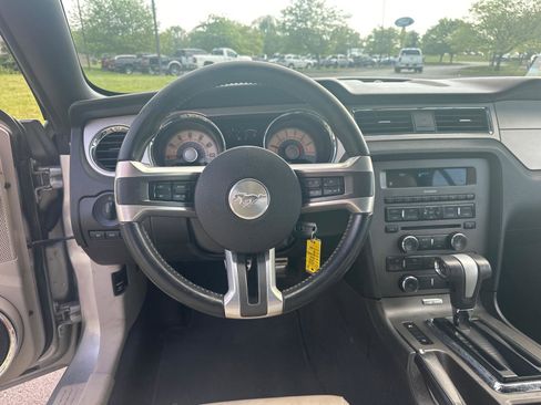 Used 2010 Ford Mustang Premium image 8
