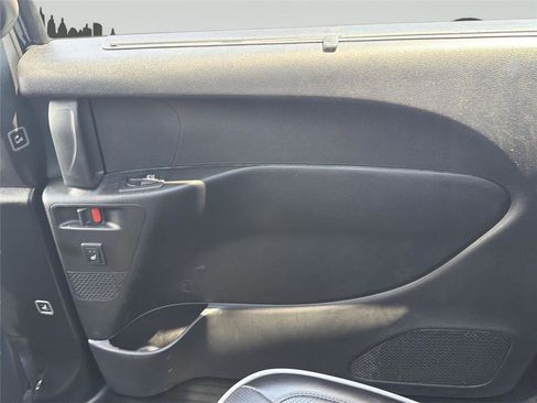 Used 2025 Chrysler Pacifica Limited FWD image 34