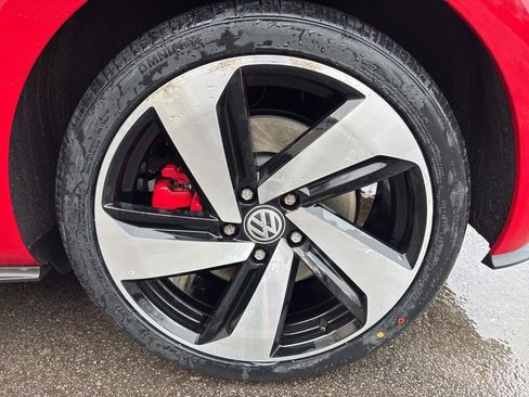Used 2018 Volkswagen GTI SE image 11