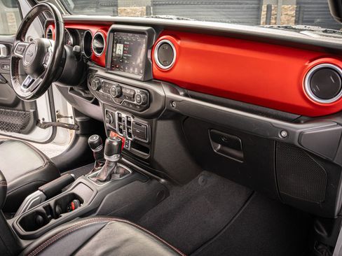 Used 2020 Jeep Gladiator Rubicon w/ Uconnect 4C Nav & Sound Group image 32