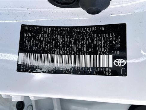 Used 2025 Toyota Corolla LE image 32