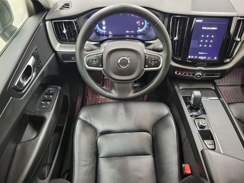Certified 2025 Volvo XC40 B5 Plus image 17