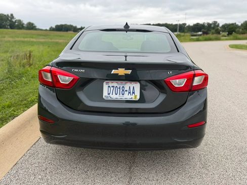 Used 2018 Chevrolet Cruze LT w/ Convenience Package FWD image 4