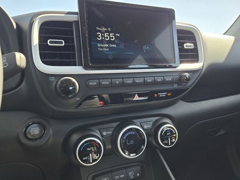 New 2025 Hyundai Venue Limited image 18