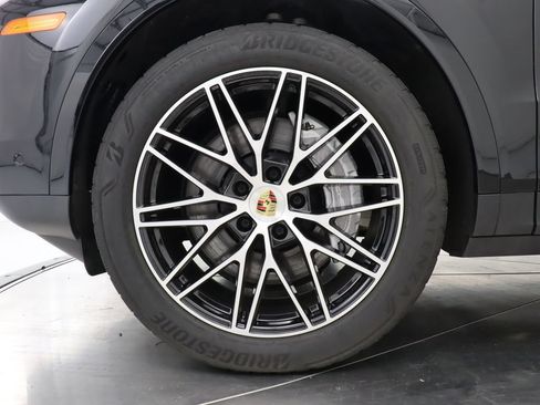 Used 2024 Porsche Cayenne Coupe w/ Premium Package Plus AWD/4WD image 48
