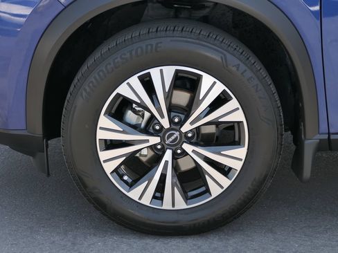 Used 2023 Nissan Rogue SV FWD image 9