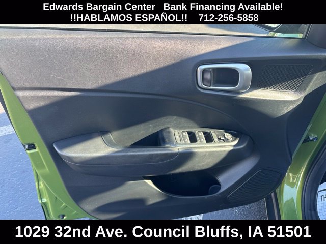 Used 2023 Hyundai Venue SE FWD image 12