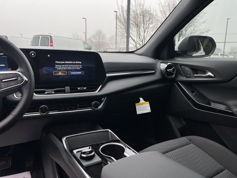 New 2026 Chevrolet Equinox LT image 24