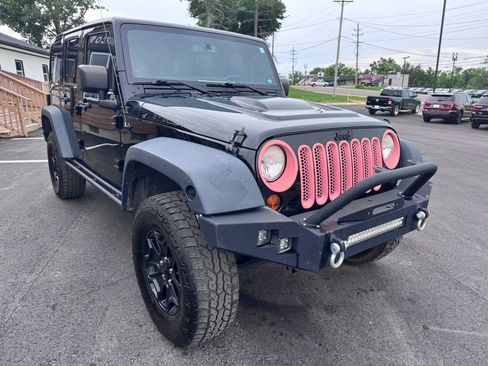 Used 2013 Jeep Wrangler Unlimited Sahara AWD/4WD image 8