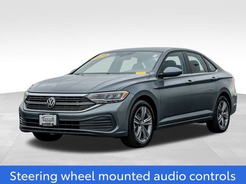 Used 2024 Volkswagen Jetta SE image 3