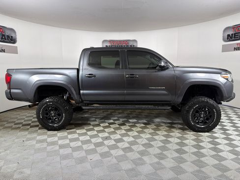 Used 2022 Toyota Tacoma SR5 w/ Technology Package RWD image 2