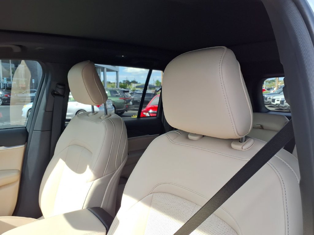 Used 2026 Jeep Grand Cherokee Limited w/ Luxury Tech Group II AWD/4WD image 27