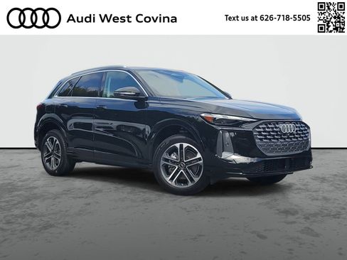 Used 2025 Audi Q5 Premium w/ Convenience Package image 1