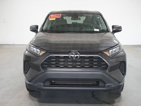 Used 2022 Toyota RAV4 LE FWD image 2
