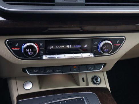 Used 2018 Audi Q5 2.0T Premium Plus w/ Premium Plus Package image 25