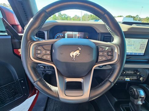 Used 2022 Ford Bronco Wildtrak image 16