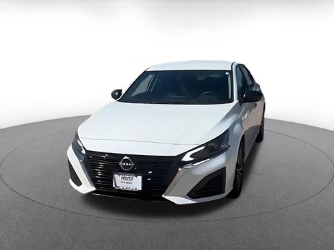 Used 2025 Nissan Altima 2.5 SV FWD image 4