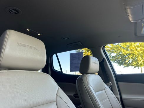 Used 2019 GMC Acadia Denali image 15