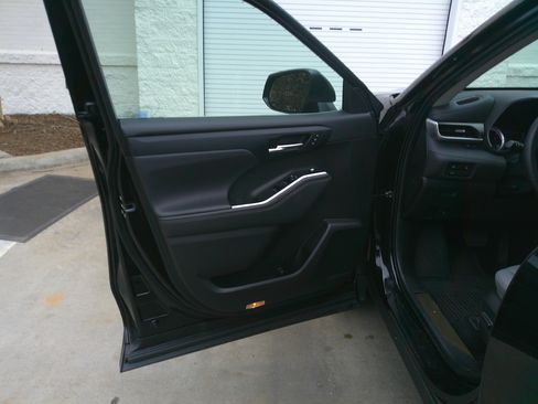 Used 2023 Toyota Highlander Bronze Edition image 56