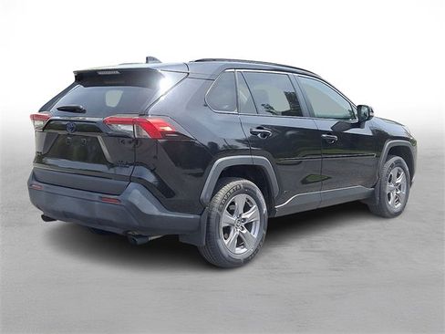 Used 2022 Toyota RAV4 XLE image 6