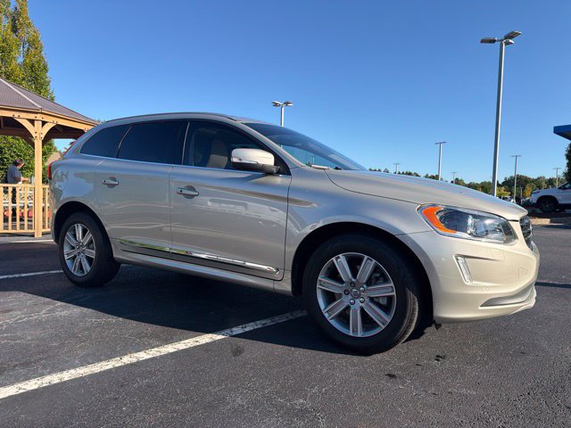 Used 2017 Volvo XC60 T5 Inscription w/ Preferred Option Package FWD image 4