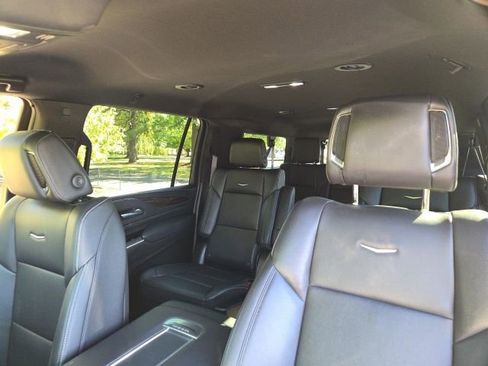 Used 2024 Cadillac Escalade ESV Luxury w/ LPO, Floor Liner Package image 10