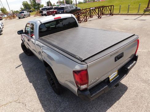 Used 2018 Toyota Tacoma SR AWD/4WD image 6