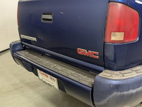 Used 2002 GMC Sonoma SLS w/ Marketing Option Pkg image 8