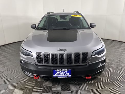 Used 2021 Jeep Cherokee Trailhawk image 12
