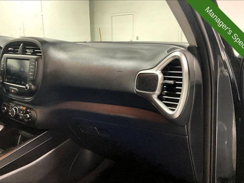Used 2025 Kia Soul LX w/ LX Technology Package FWD image 19