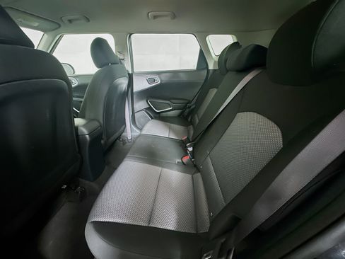 Used 2025 Kia Soul LX w/ LX Technology Package FWD image 26
