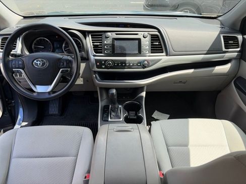 Used 2016 Toyota Highlander LE AWD/4WD image 21
