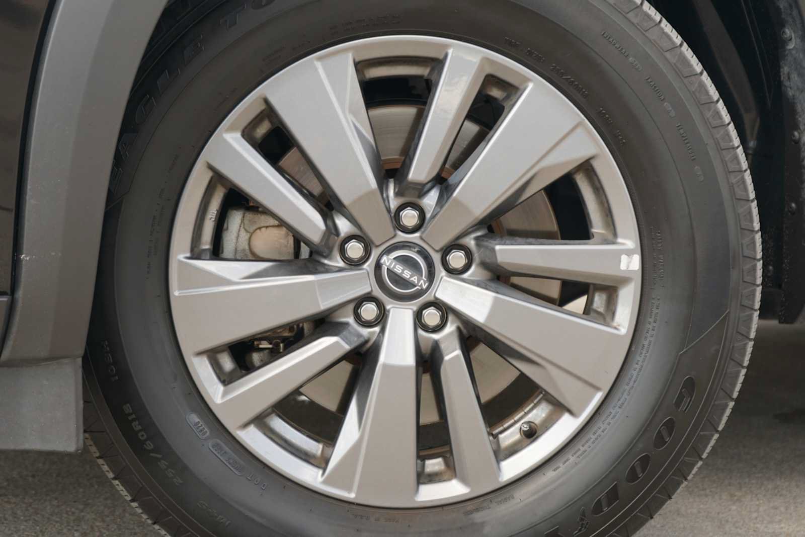 Used 2024 Nissan Pathfinder SV FWD image 2