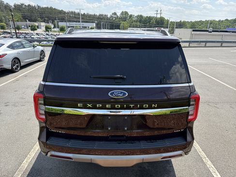 Used 2024 Ford Expedition Max Limited RWD image 9