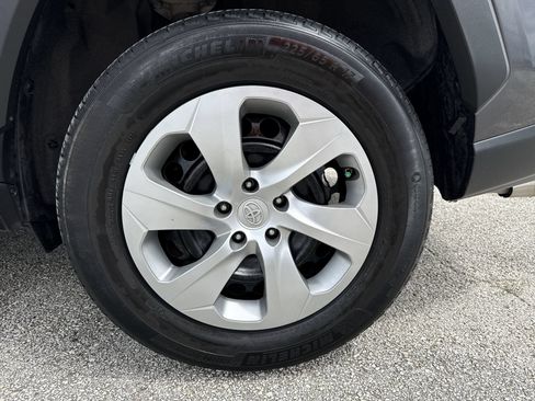 Certified 2022 Toyota RAV4 LE FWD image 18