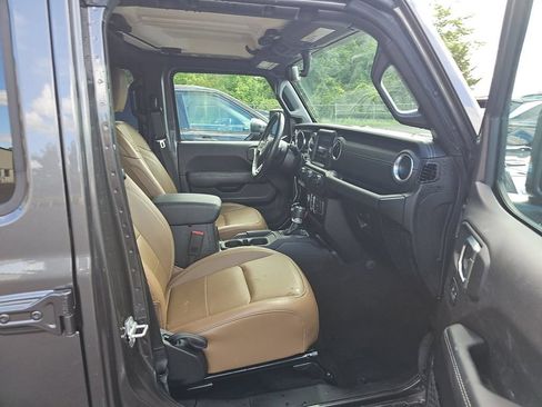 Used 2023 Jeep Wrangler Unlimited Sahara w/ Cold Weather Group AWD/4WD image 13