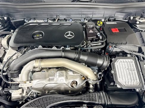 New 2025 Mercedes-Benz GLB 250 4MATIC image 31