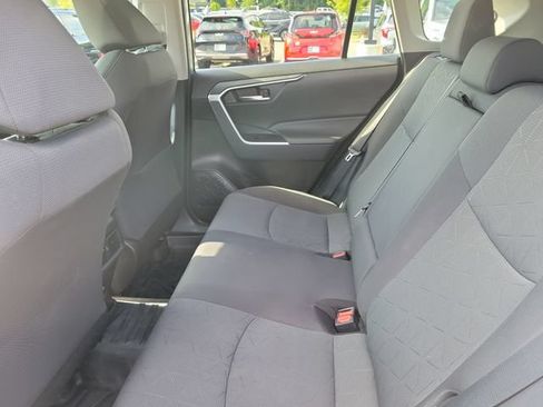 Used 2021 Toyota RAV4 XLE FWD image 17