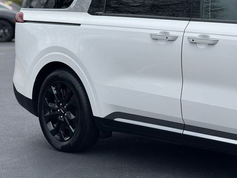 Used 2022 Kia Carnival SX image 9