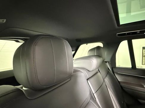 New 2025 Land Rover Range Rover SE AWD/4WD image 28
