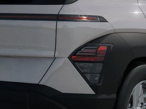 New 2025 Hyundai Kona SE image 11
