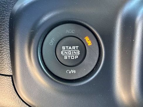 Used 2022 Jeep Gladiator Sport AWD/4WD image 23