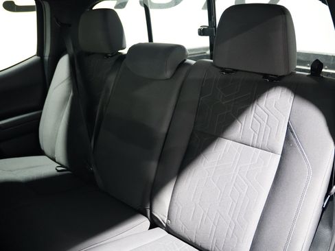 Used 2016 Toyota Tacoma TRD Off-Road image 14