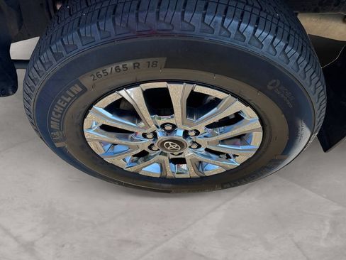Used 2025 Toyota Tacoma Limited AWD/4WD image 14