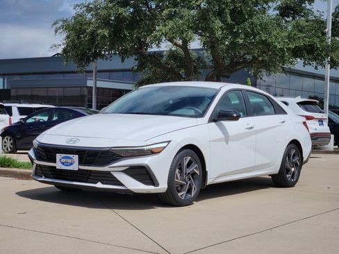 Certified 2025 Hyundai Elantra Sport FWD image 2