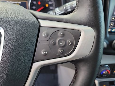 Used 2024 GMC Terrain SLT image 22