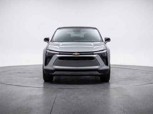Used 2025 Chevrolet Blazer LT FWD image 2