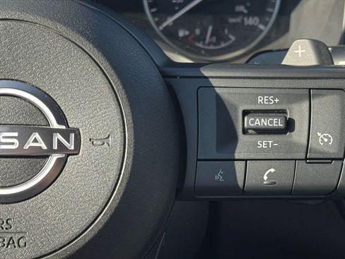 Used 2023 Nissan Rogue S AWD/4WD image 17