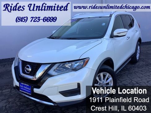 Used 2017 Nissan Rogue SV image 2