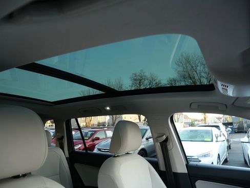 Used 2020 Volkswagen Tiguan SE w/ Panoramic Sunroof Package image 20